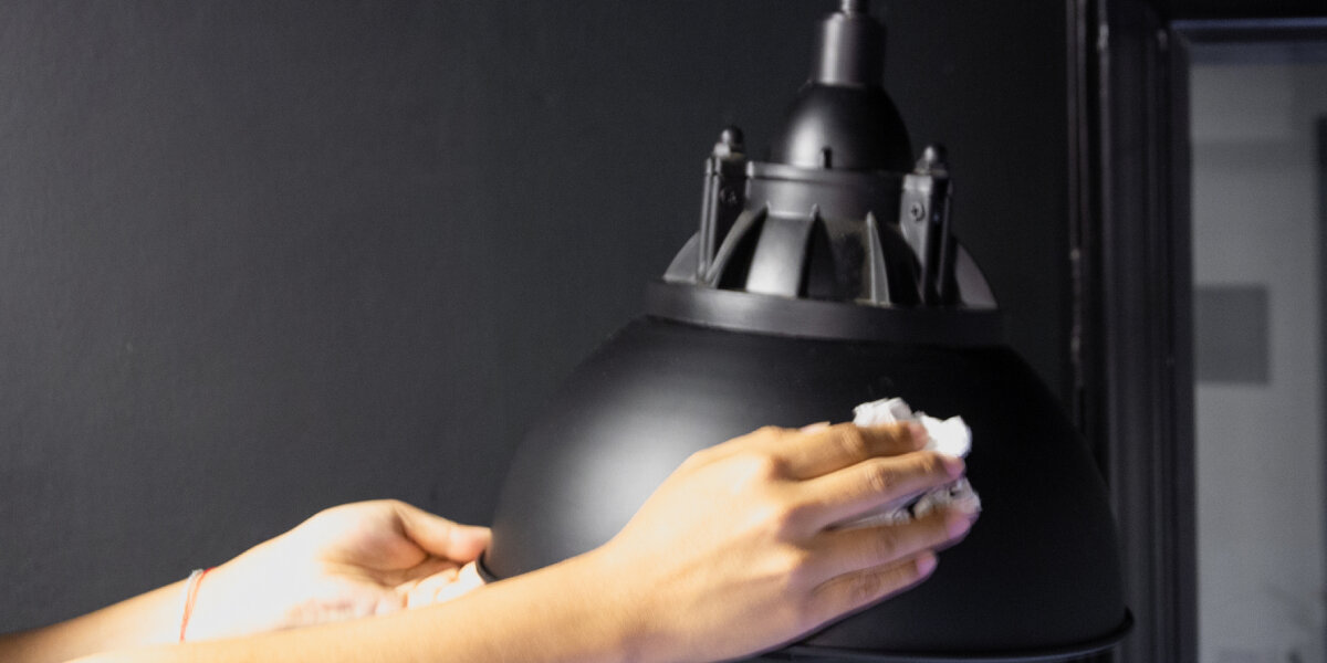 Cleaning lampshades: Make them look like new!